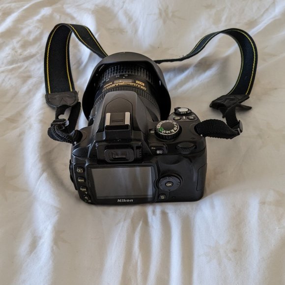 Nikon D40 with 18-200mm lens and camera bag EUC - Picture 6 of 16